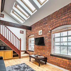  Apartment Victoria Quays Warehouse Apartment: Pet-friendly Centre United Kingdom